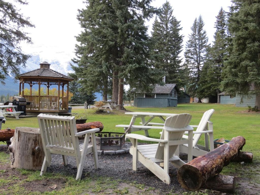 Rundle Chalets Canmore Bagian luar foto