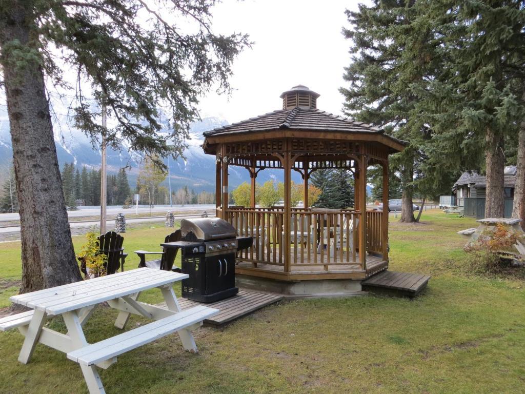 Rundle Chalets Canmore Bagian luar foto