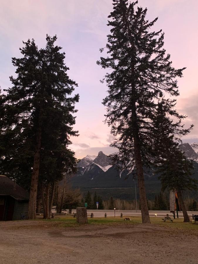 Rundle Chalets Canmore Bagian luar foto